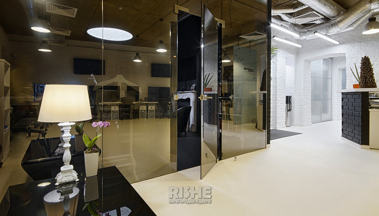 №195  # Беспрофильное остекление, . 'RISHE-С1', ^ Тонированные, ` Цельностеклянные двери.jpg